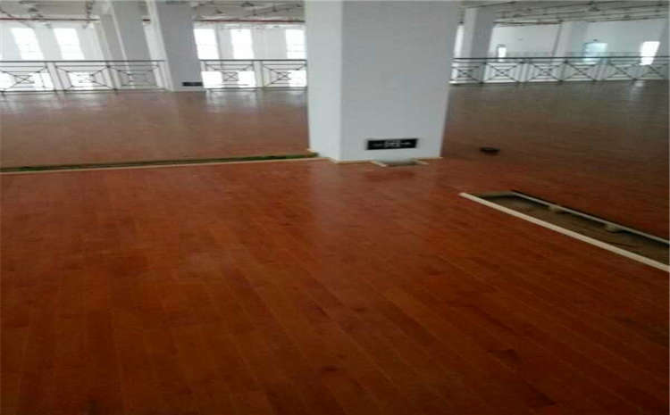 橡膠木排球館木地板怎么翻新