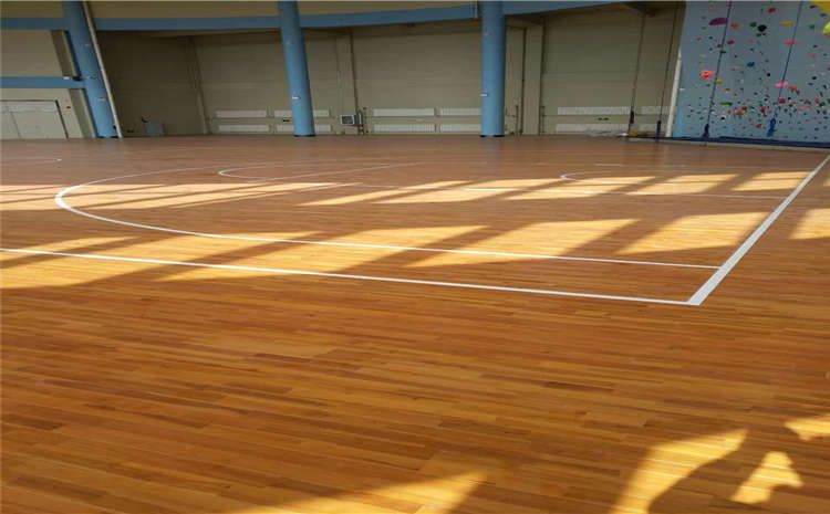 五角楓運動體育地板每平米價格