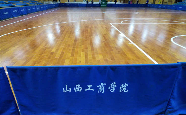 橡膠木籃球場木地板怎么翻新