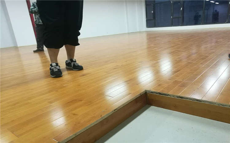 柞木體育木地板怎么維修?