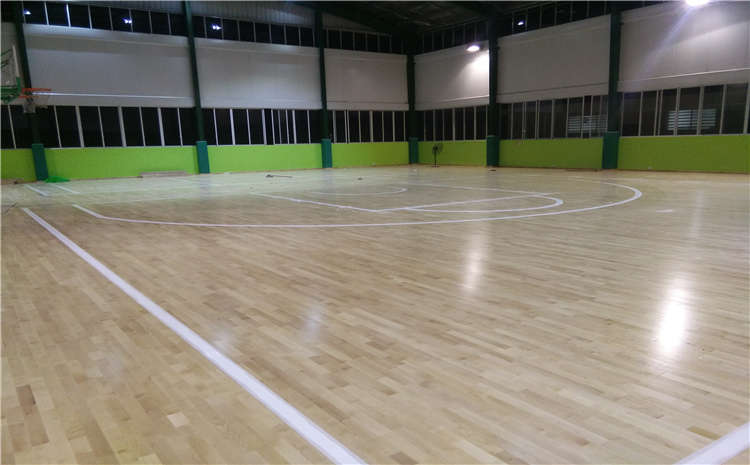 橡膠木籃球場木地板怎么翻新
