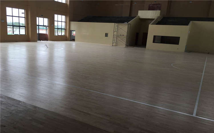 五角楓體育木地板價格是多少錢?